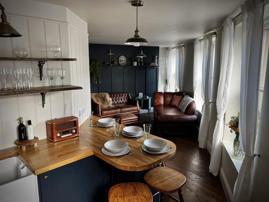 Period Apartment, Great Views, In Heart Of Town. Bradford-On-Avon المظهر الخارجي الصورة