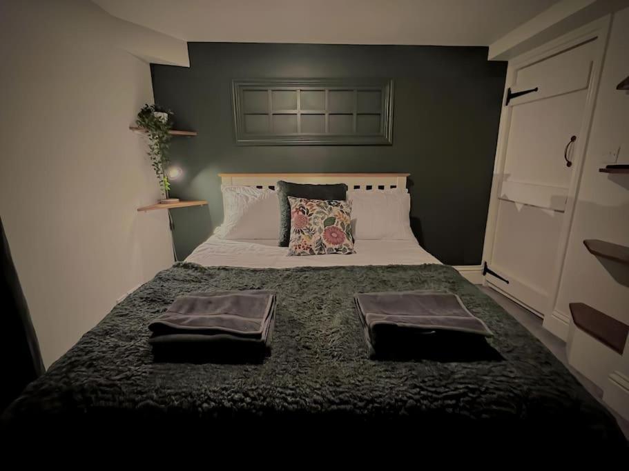 Period Apartment, Great Views, In Heart Of Town. Bradford-On-Avon المظهر الخارجي الصورة