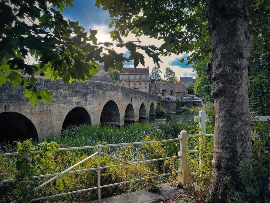 Period Apartment, Great Views, In Heart Of Town. Bradford-On-Avon المظهر الخارجي الصورة