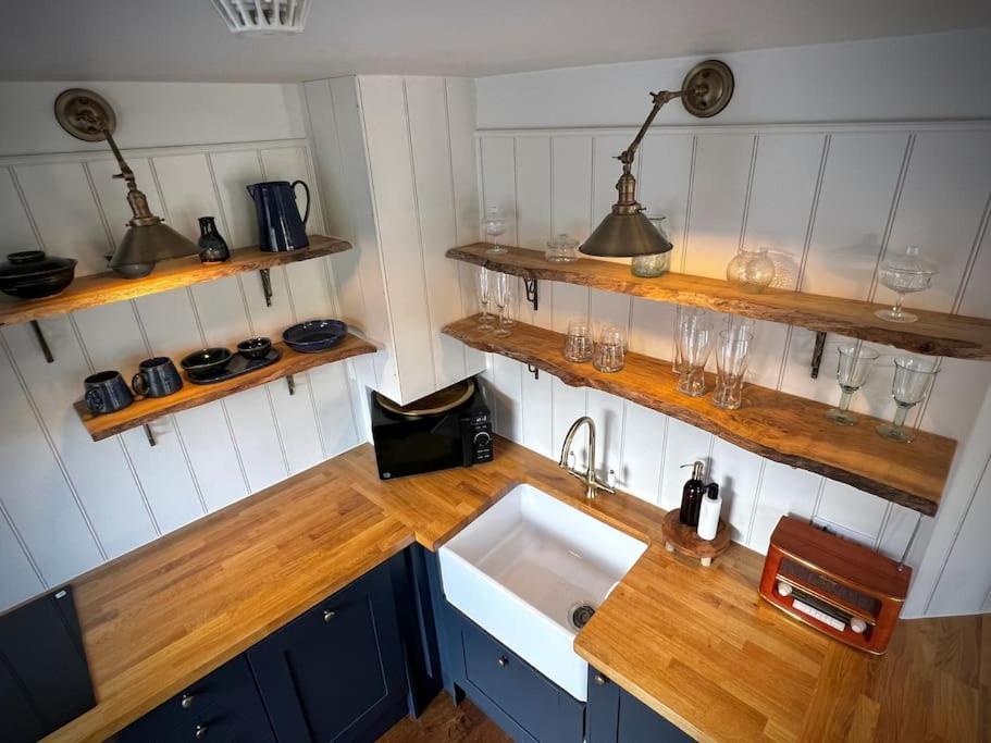 Period Apartment, Great Views, In Heart Of Town. Bradford-On-Avon المظهر الخارجي الصورة