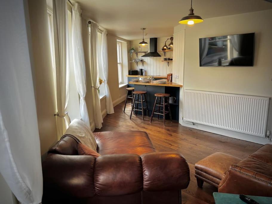 Period Apartment, Great Views, In Heart Of Town. Bradford-On-Avon المظهر الخارجي الصورة